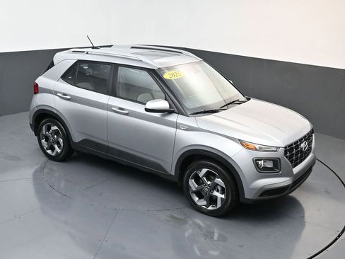 Certified 2025 Hyundai Venue SEL image 14