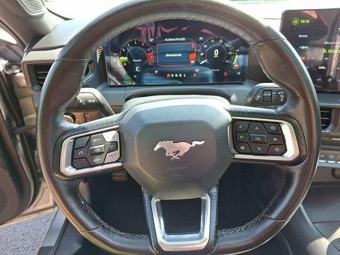 Used 2024 Ford Mustang Convertible image 18