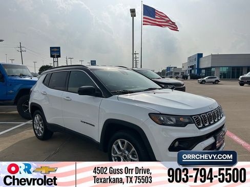 Used 2025 Jeep Compass Limited AWD/4WD image 1