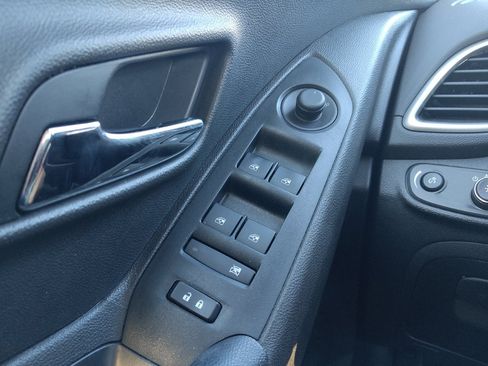 Used 2020 Chevrolet Trax LS FWD image 27