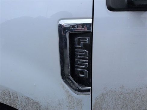 Used 2022 Ford F250 XLT w/ XLT Premium Package image 8
