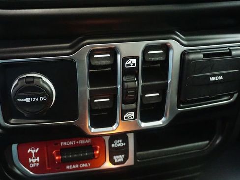 Used 2021 Jeep Wrangler Unlimited Rubicon w/ Uconnect 4C Nav & Sound Group AWD/4WD image 29
