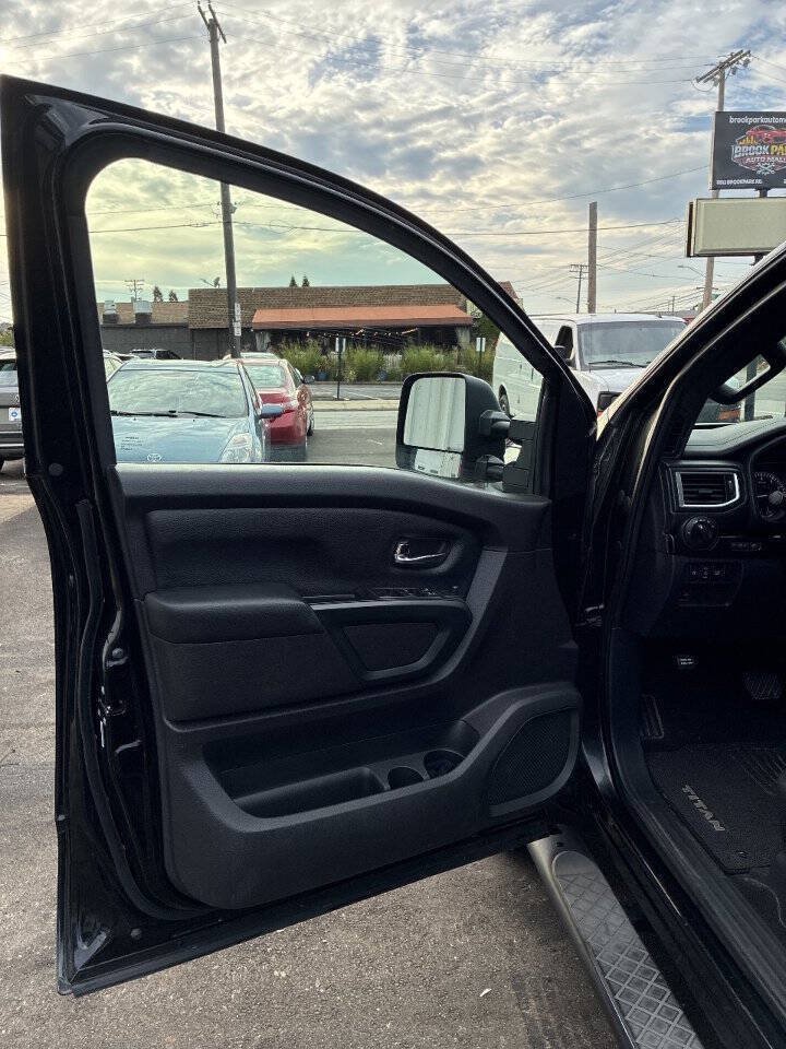 Used 2018 Nissan Titan SV AWD/4WD image 10