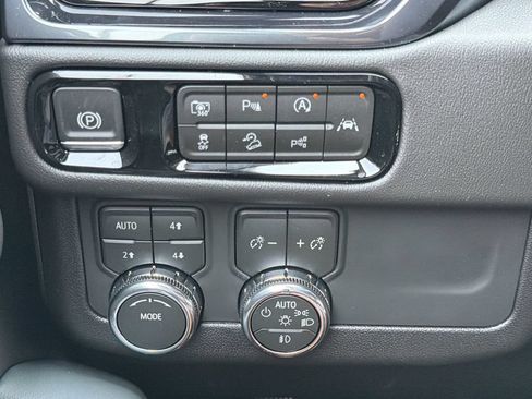 New 2026 GMC Yukon XL AT4 w/ AT4 Premium Package AWD/4WD image 11