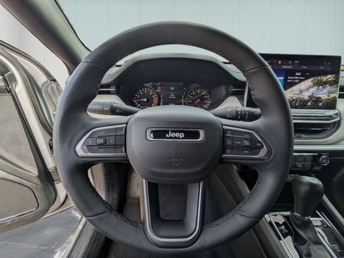 Used 2025 Jeep Compass Limited AWD/4WD image 18