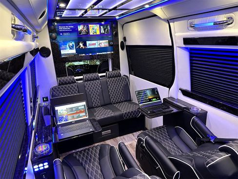 Used 2024 Mercedes-Benz Sprinter 3500 image 30