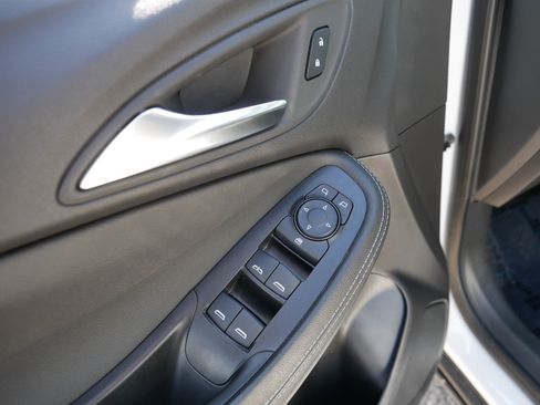 Used 2025 Buick Encore GX Preferred AWD/4WD image 19