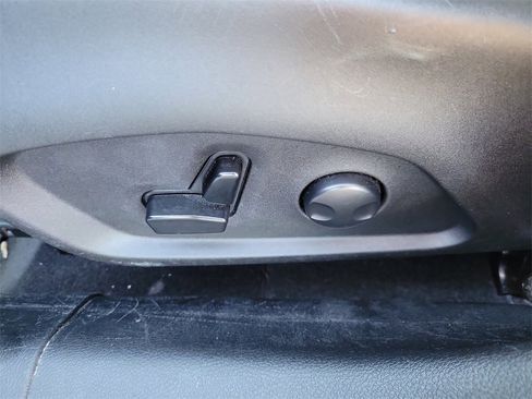 Used 2024 Jeep Compass Limited image 25