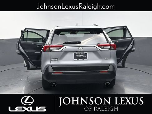 Used 2019 Toyota RAV4 XLE w/ Convenience Package FWD image 34