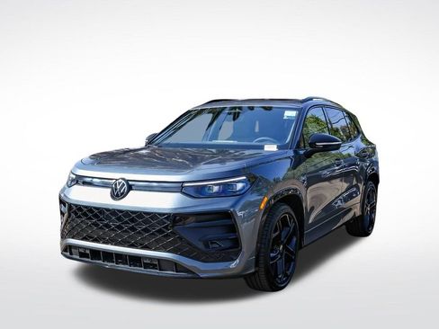 New 2026 Volkswagen Tiguan SE R-Line image 3