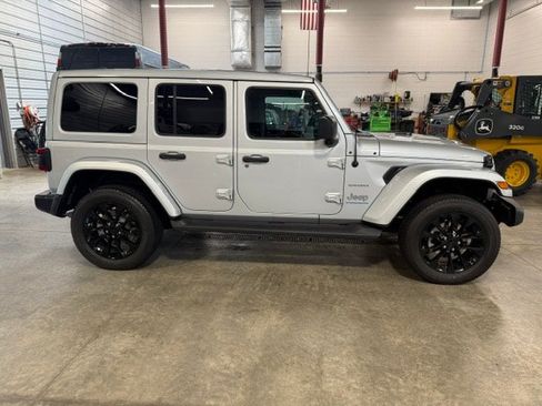 Used 2023 Jeep Wrangler Unlimited Sahara AWD/4WD image 5