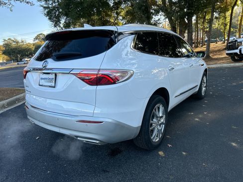 Used 2022 Buick Enclave Premium w/ Experience Buick Package image 9