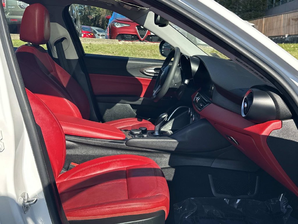 Used 2018 Alfa Romeo Giulia Ti AWD/4WD image 14