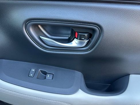 New 2026 Honda HR-V LX image 18