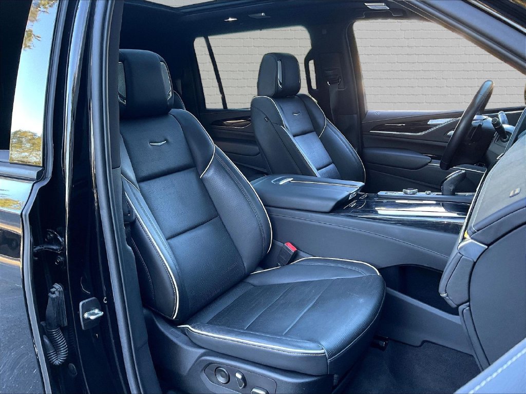 Used 2022 Cadillac Escalade ESV Sport w/ Touring Package AWD/4WD image 25