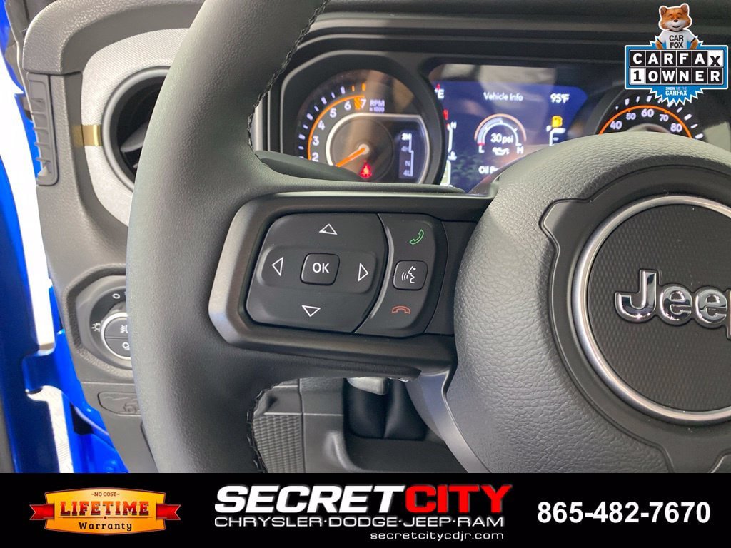 Used 2025 Jeep Gladiator Sport AWD/4WD image 14