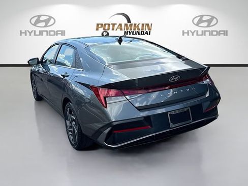 Certified 2025 Hyundai Elantra SEL FWD image 7