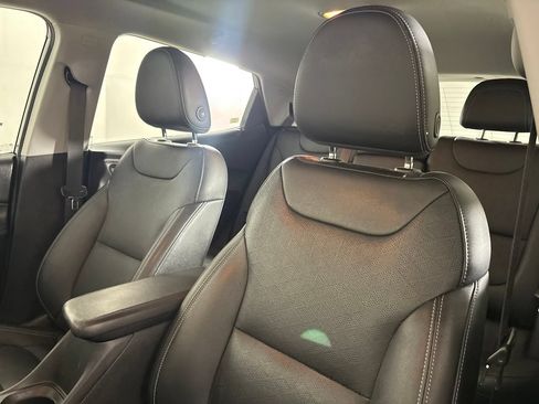 Used 2022 Chevrolet Bolt LT w/ Infotainment Package FWD image 8