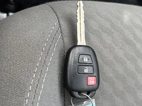 Used 2020 Toyota Tacoma SR w/ SX Package image 40