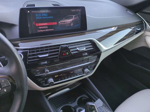 Used 2019 BMW 530e w/ Convenience Package image 30