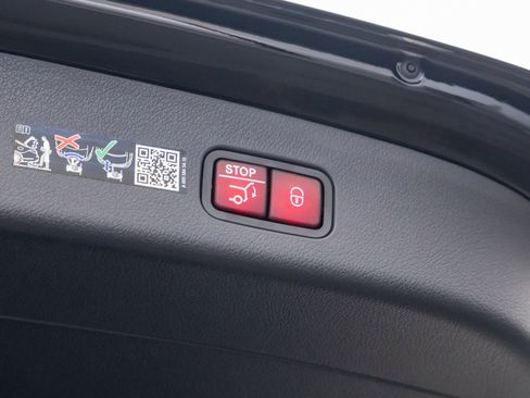 New 2025 Mercedes-Benz GLC 300 4MATIC image 31