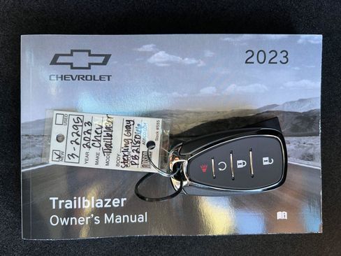 Used 2023 Chevrolet TrailBlazer LT FWD image 24