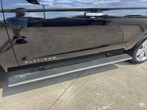 Used 2024 Ford Expedition Platinum AWD/4WD image 16