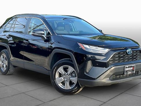 Used 2024 Toyota RAV4 XLE AWD/4WD image 3