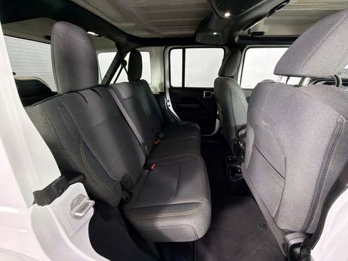 Used 2024 Jeep Wrangler Unlimited Sahara AWD/4WD image 26