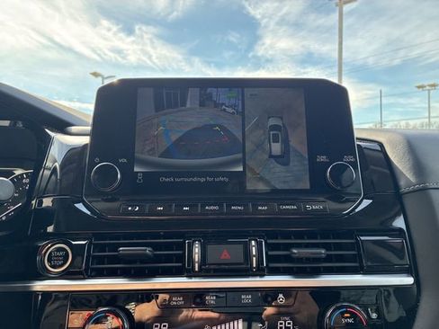 Used 2024 Nissan Pathfinder SL image 27