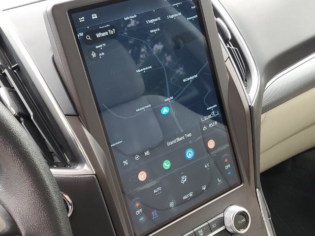 Used 2021 Ford Edge Titanium w/ Equipment Group 301A FWD image 17