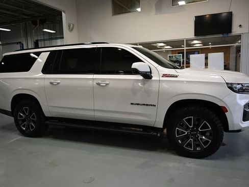 Used 2022 Chevrolet Suburban Z71 w/ Luxury Package AWD/4WD image 4
