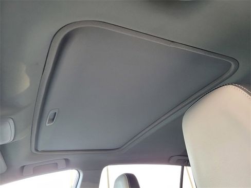 Used 2016 Toyota RAV4 Limited image 17