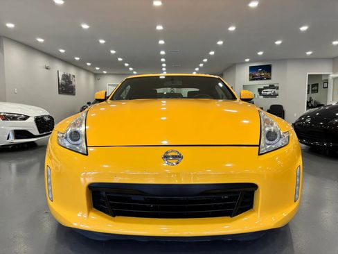 Used 2017 Nissan 370Z Coupe RWD image 2