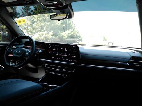 Certified 2024 Chevrolet Traverse RS w/ LPO, Floor Liner Package AWD/4WD image 17