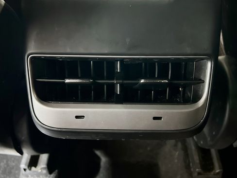 Used 2023 Tesla Model Y Performance AWD/4WD image 18