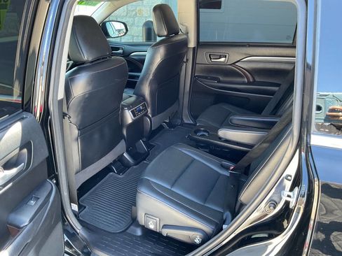 Used 2018 Toyota Highlander Limited image 37