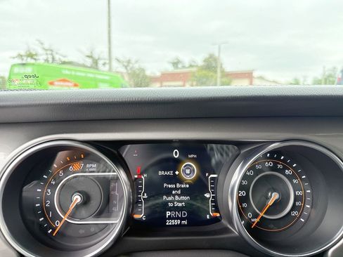 Used 2022 Jeep Wrangler Unlimited Sahara w/ LED Lighting Group AWD/4WD image 15