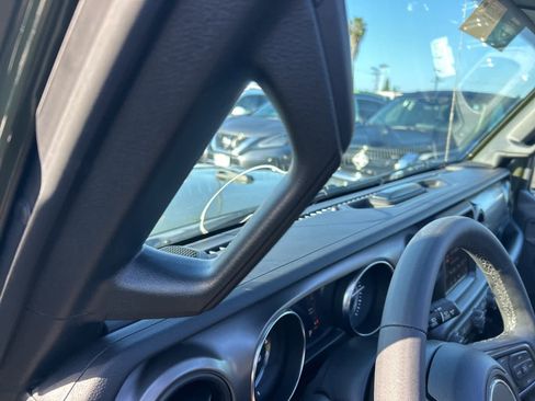 Used 2023 Jeep Wrangler Unlimited w/ Sun & Screen Package image 33