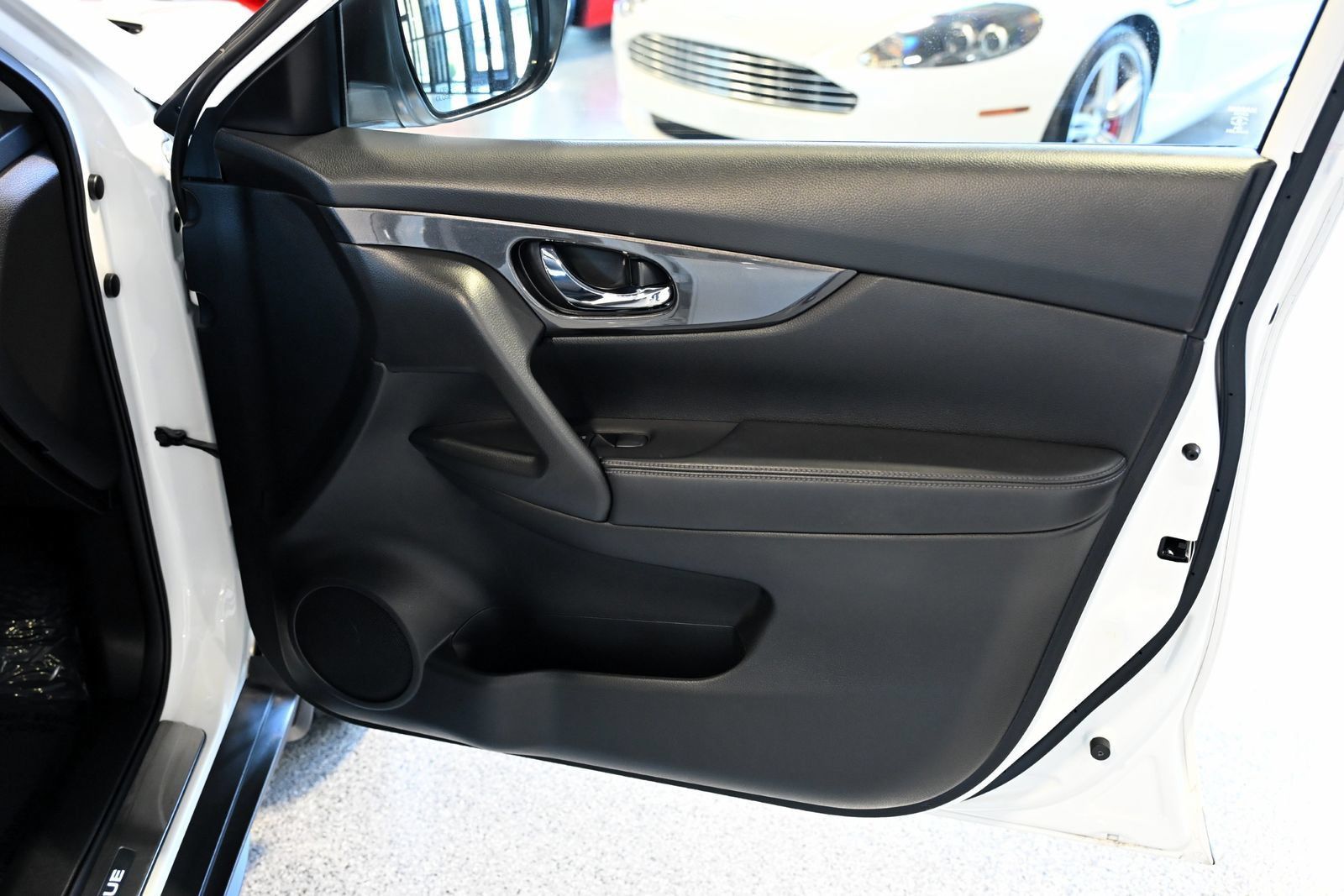 Used 2017 Nissan Rogue S FWD image 38