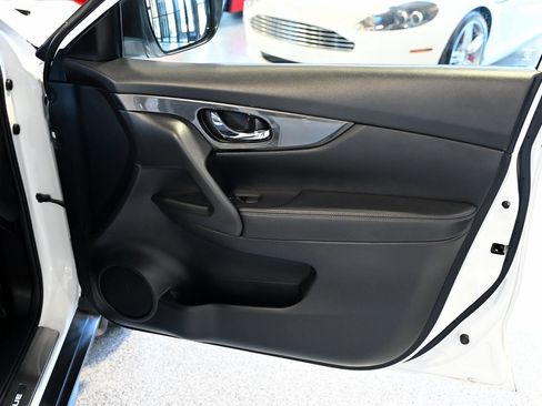 Used 2017 Nissan Rogue S FWD image 38