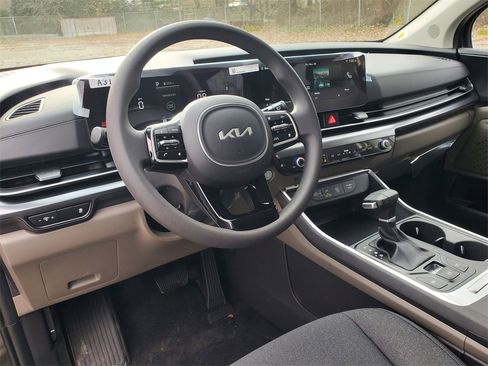 New 2026 Kia Carnival LX image 9