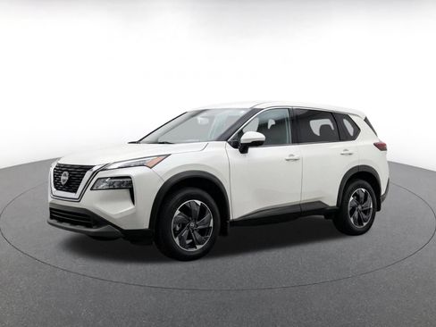 Used 2025 Nissan Rogue SV AWD/4WD image 3