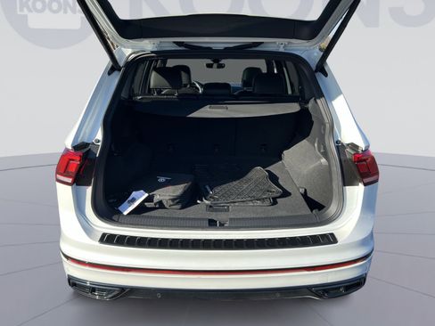 Used 2024 Volkswagen Tiguan SE R-Line image 25