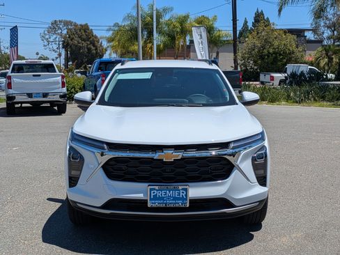 Used 2025 Chevrolet Trax LT w/ Driver Confidence Package image 8
