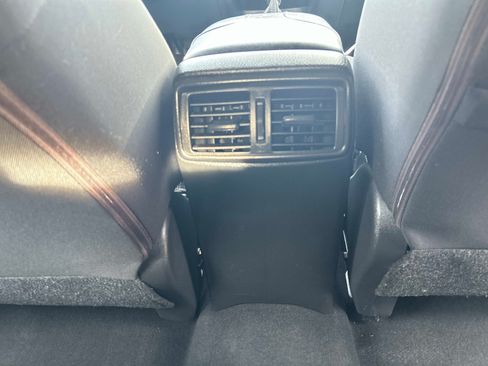 Used 2017 Nissan Rogue Sport SV AWD/4WD image 16