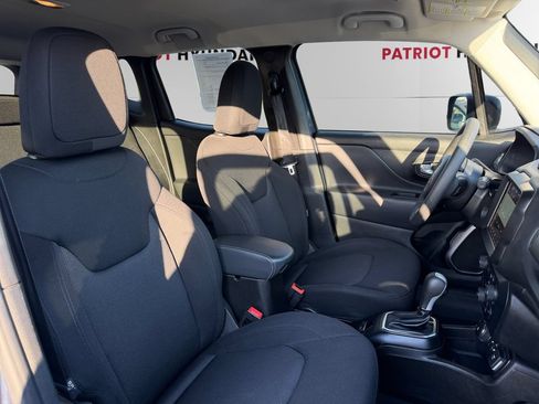 Used 2023 Jeep Renegade Latitude AWD/4WD image 13