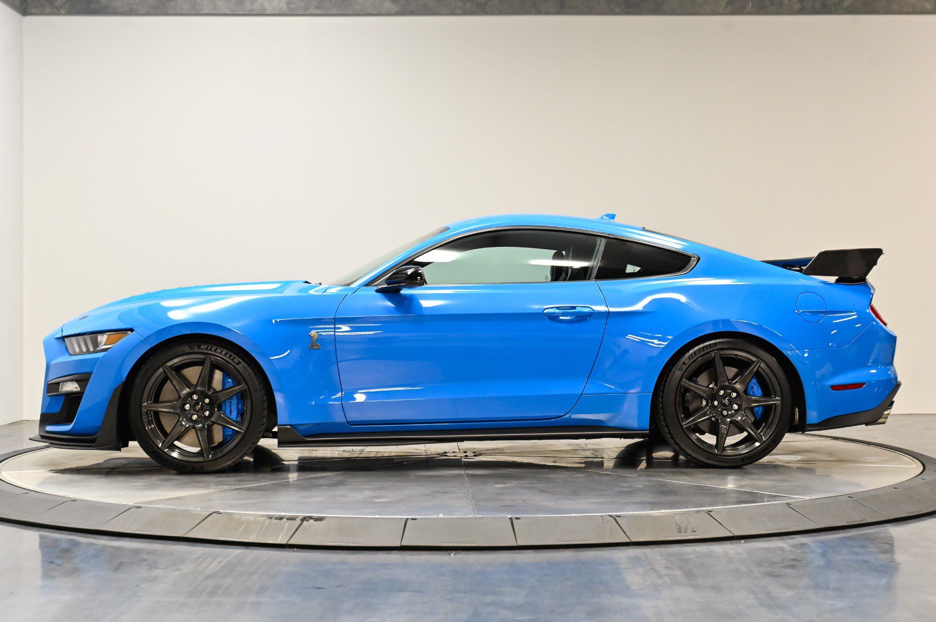 Used 2022 Ford Mustang Shelby GT500 w/ Carbon Fiber Track Pack RWD image 27