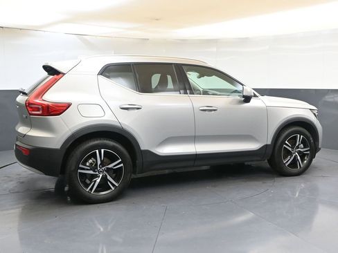 Certified 2025 Volvo XC40 B5 Core image 6