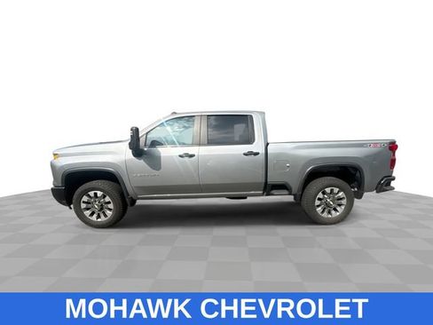 Used 2025 Chevrolet Silverado 2500 Custom w/ Custom Value Package AWD/4WD image 5